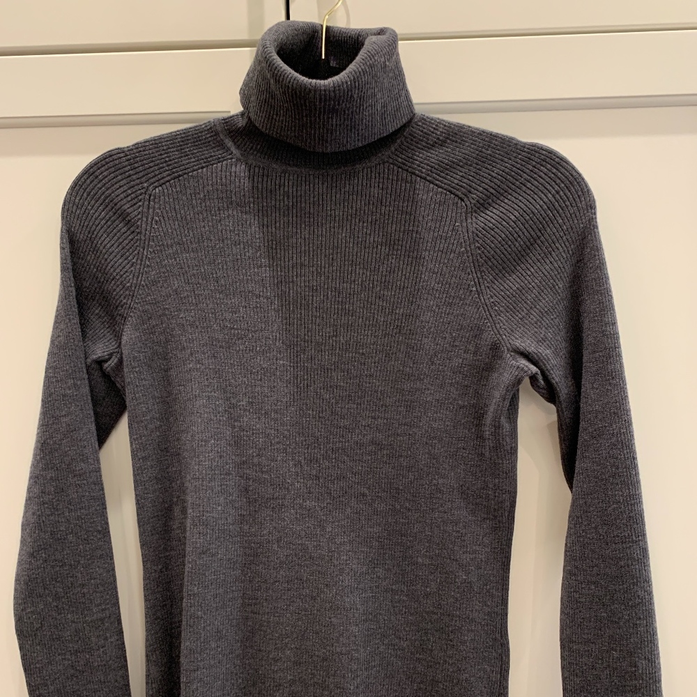 Tory Burch women's Turtle Neck sweater, XS